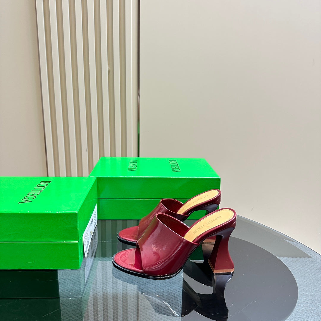 BOTTEGA VENETA HIGH MULE 95 MM IN WINE RED CALFSKIN