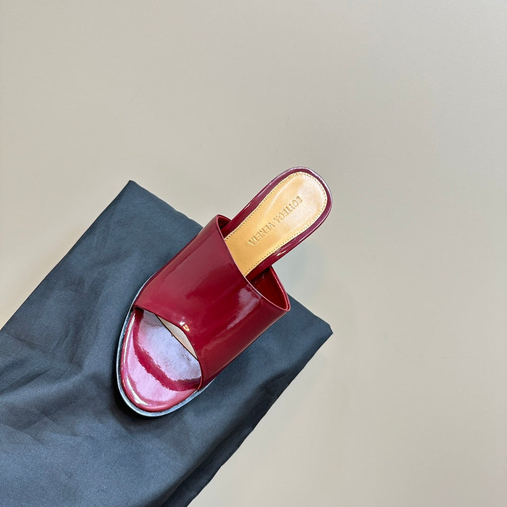 BOTTEGA VENETA HIGH MULE 95 MM IN WINE RED CALFSKIN