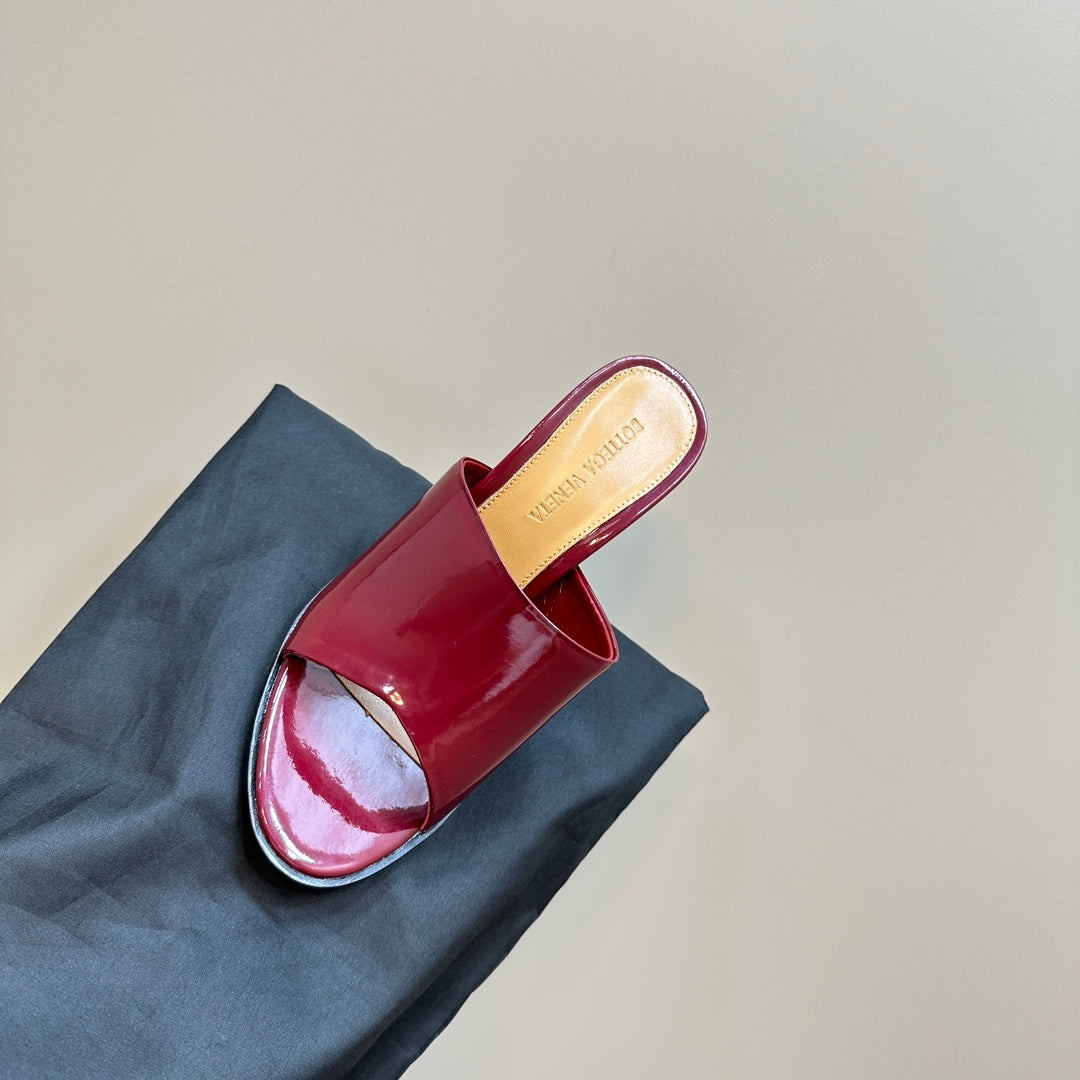 BOTTEGA VENETA HIGH MULE 95 MM IN WINE RED CALFSKIN