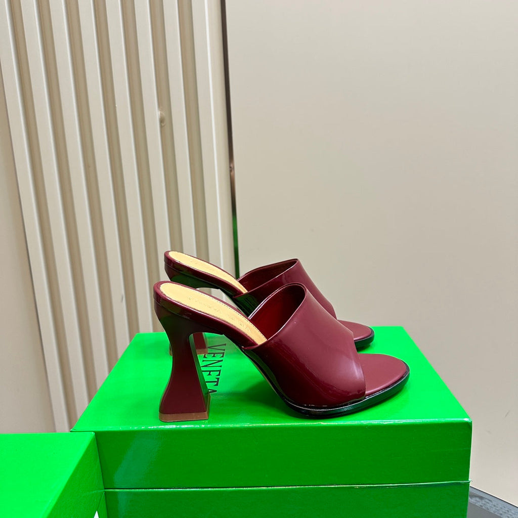 BOTTEGA VENETA HIGH MULE 95 MM IN WINE RED CALFSKIN