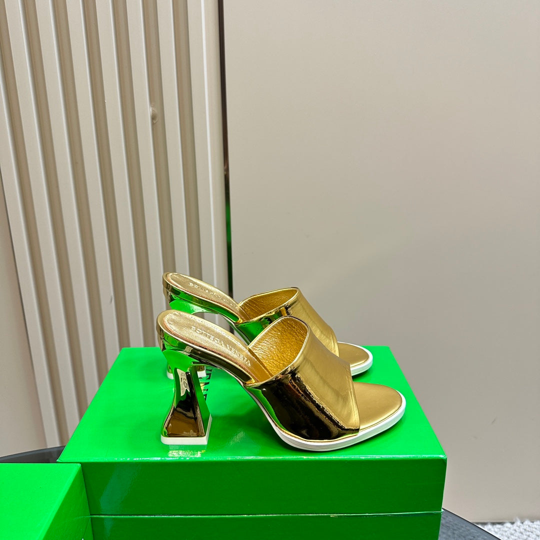 BOTTEGA VENETA HIGH MULE 95 MM IN GOLD CALFSKIN