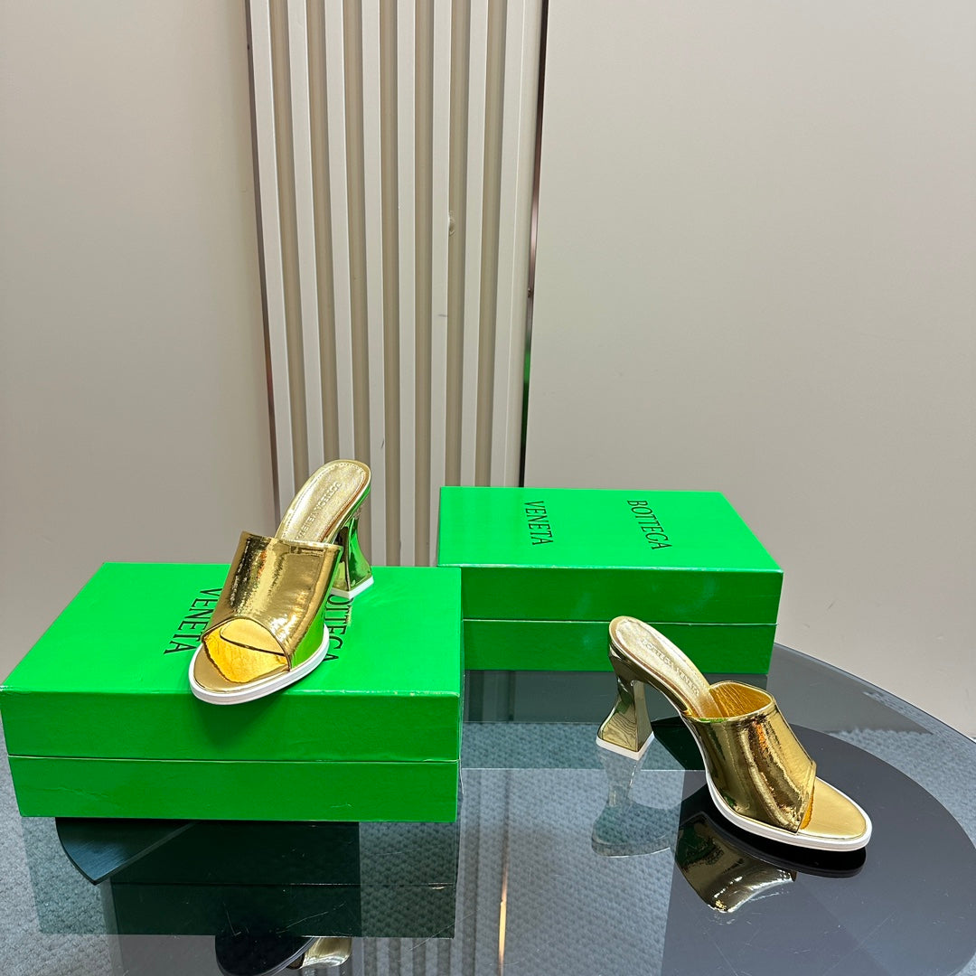 BOTTEGA VENETA HIGH MULE 95 MM IN GOLD CALFSKIN