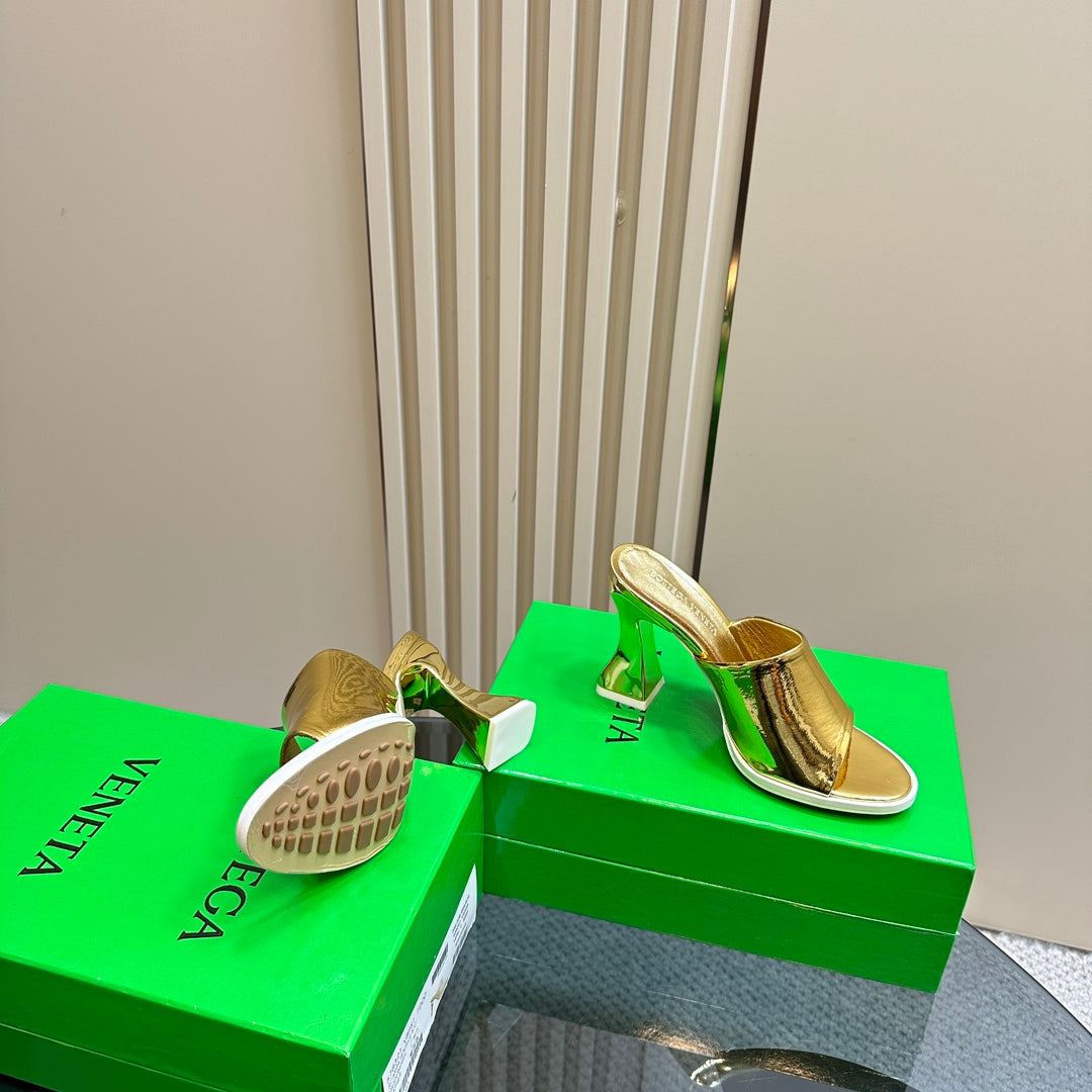 BOTTEGA VENETA HIGH MULE 95 MM IN GOLD CALFSKIN