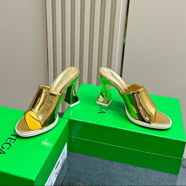 BOTTEGA VENETA HIGH MULE 95 MM IN GOLD CALFSKIN