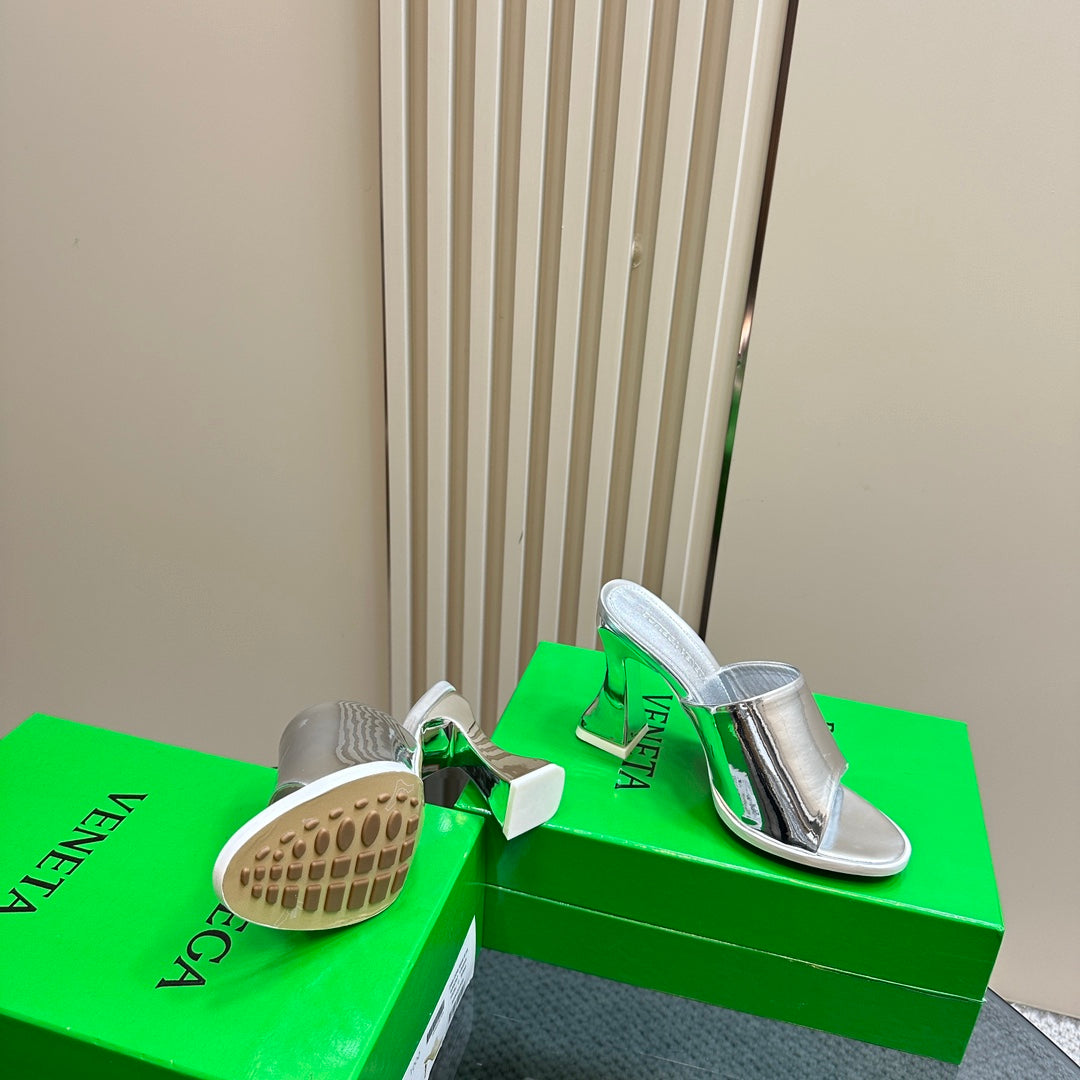 BOTTEGA VENETA HIGH MULE 95 MM IN SILVER CALFSKIN