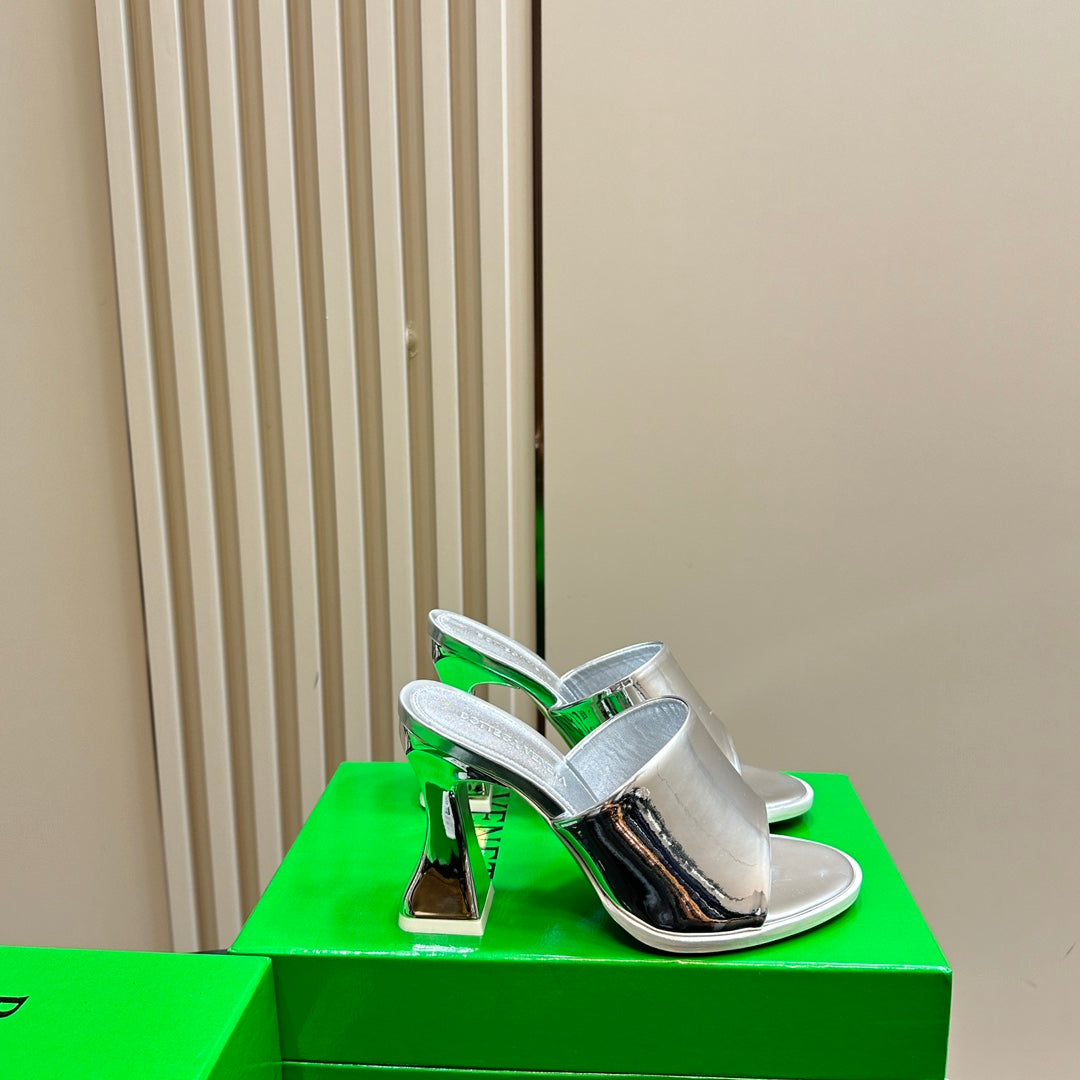 BOTTEGA VENETA HIGH MULE 95 MM IN SILVER CALFSKIN