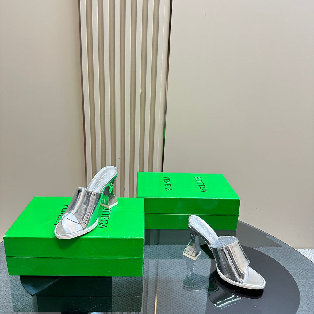 BOTTEGA VENETA HIGH MULE 95 MM IN SILVER CALFSKIN