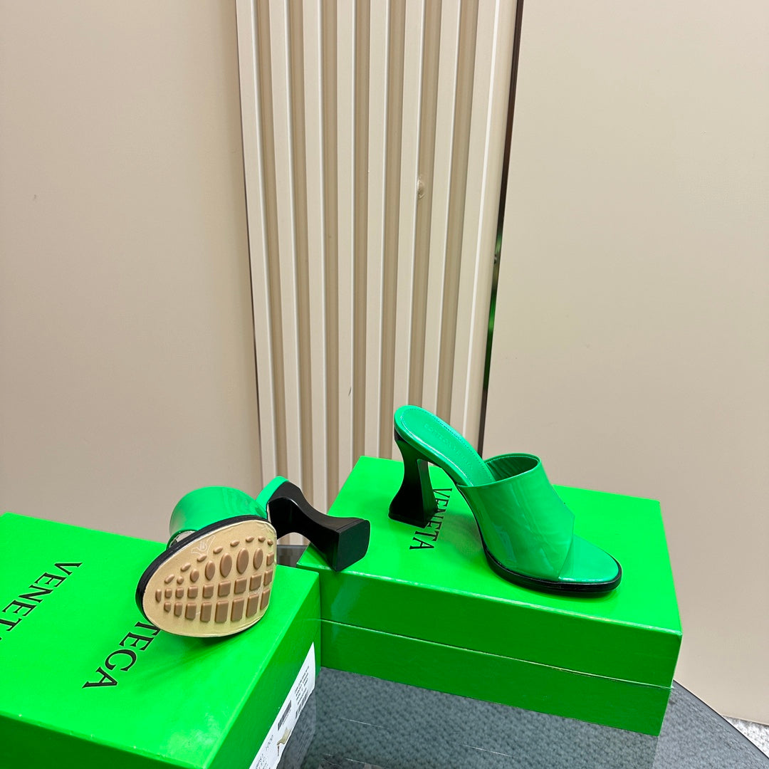 BOTTEGA VENETA HIGH MULE 95 MM IN EMERALD GREEN CALFSKIN