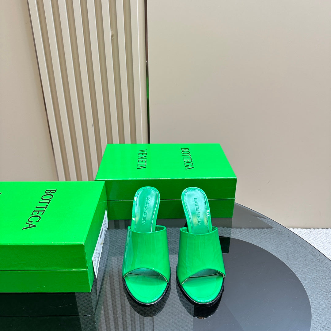 BOTTEGA VENETA HIGH MULE 95 MM IN EMERALD GREEN CALFSKIN