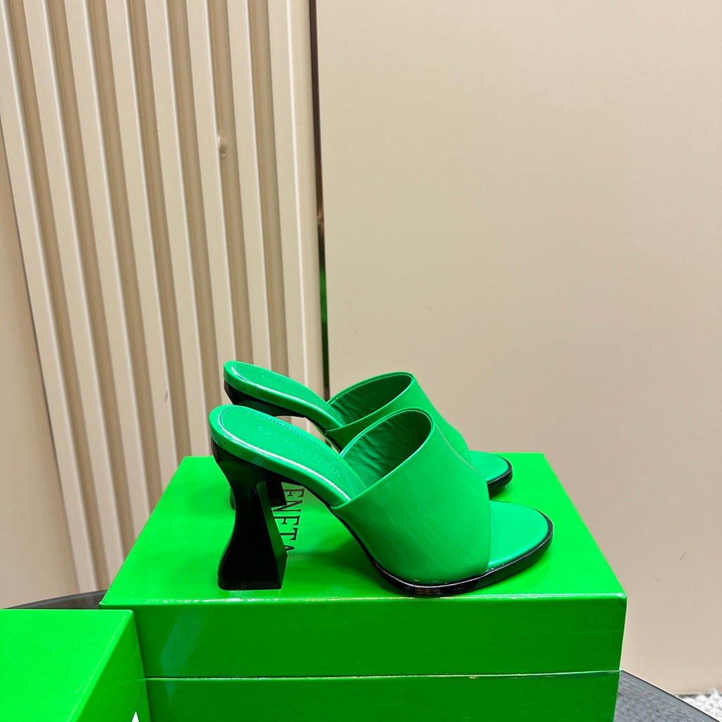 BOTTEGA VENETA HIGH MULE 95 MM IN EMERALD GREEN CALFSKIN