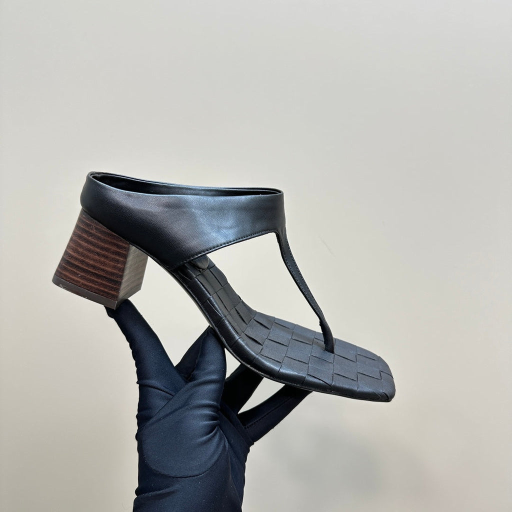 BOTTEGA VENETA MARELLA THONG IN BLACK LEATHER WITH SIGNATURE INTRECCIATO INSOLE 55 MM