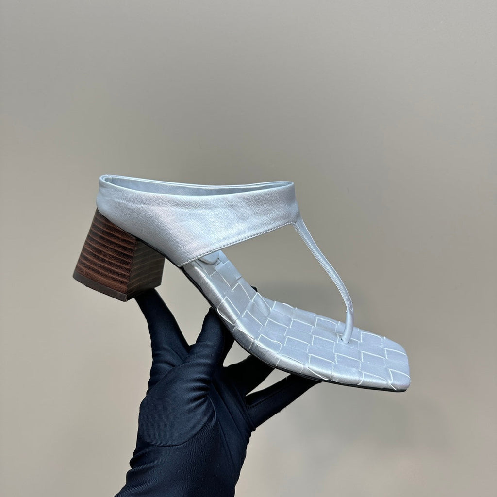 BOTTEGA VENETA MARELLA THONG IN SILVER LEATHER WITH SIGNATURE INTRECCIATO INSOLE 55 MM