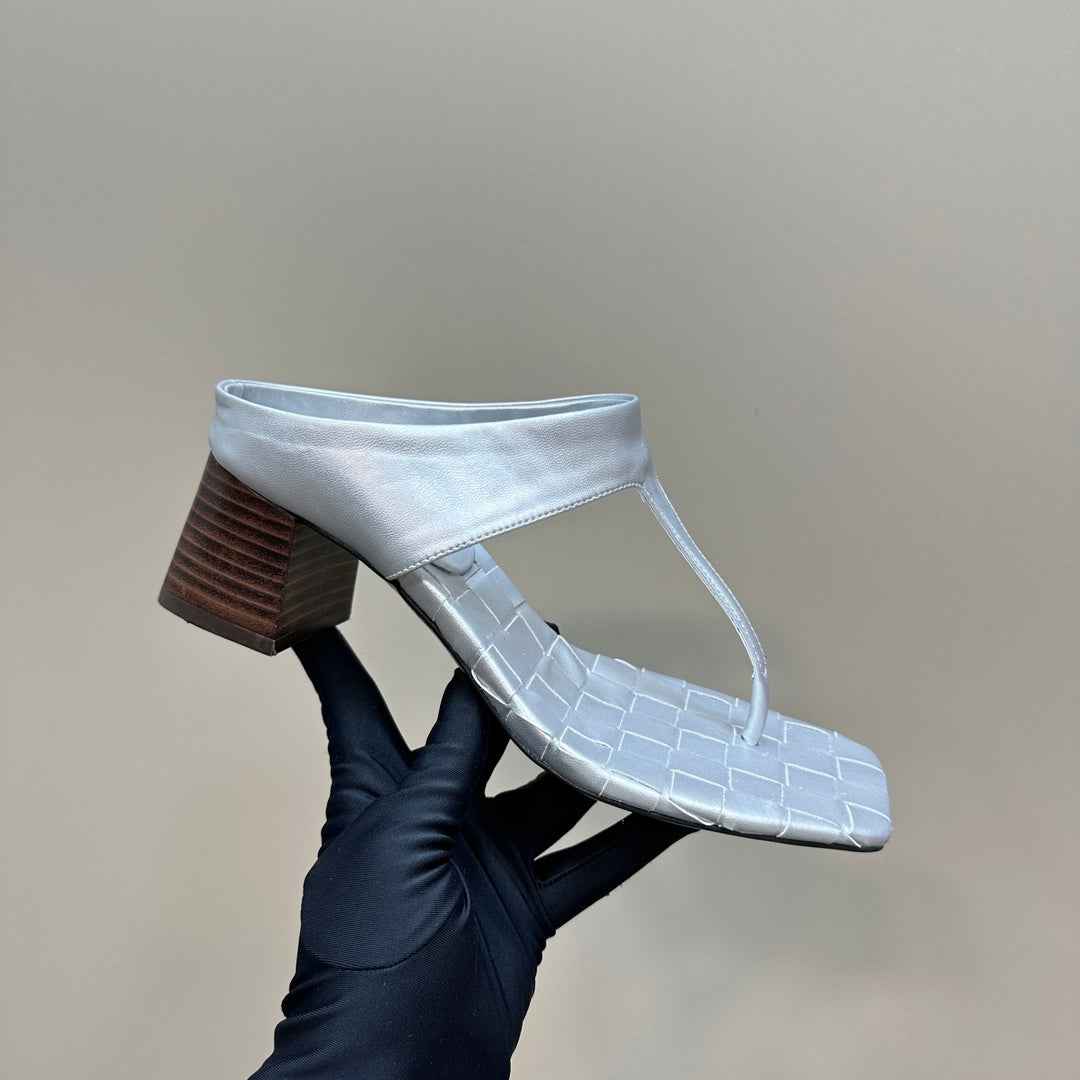 BOTTEGA VENETA MARELLA THONG IN SILVER LEATHER WITH SIGNATURE INTRECCIATO INSOLE 55 MM