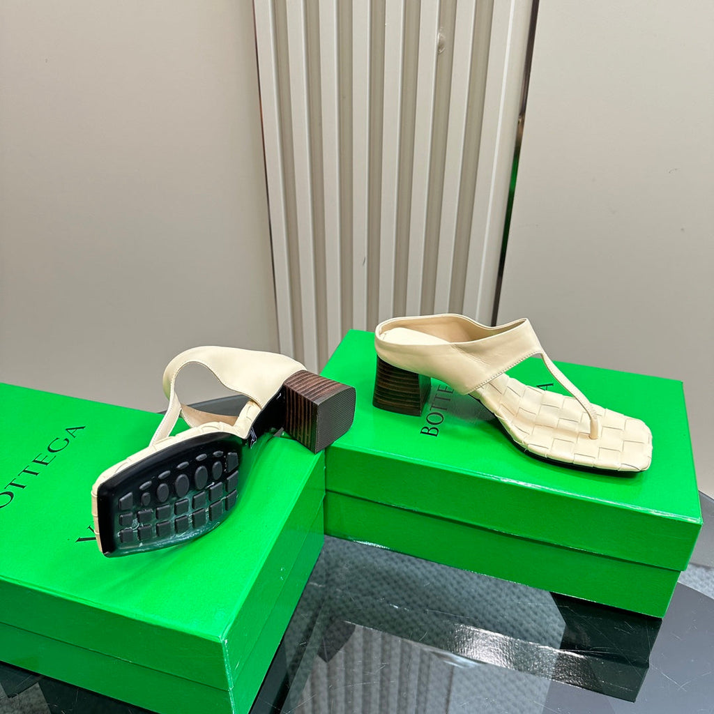BOTTEGA VENETA MARELLA THONG IN BISQUE BEIGE LEATHER WITH SIGNATURE INTRECCIATO INSOLE 55 MM