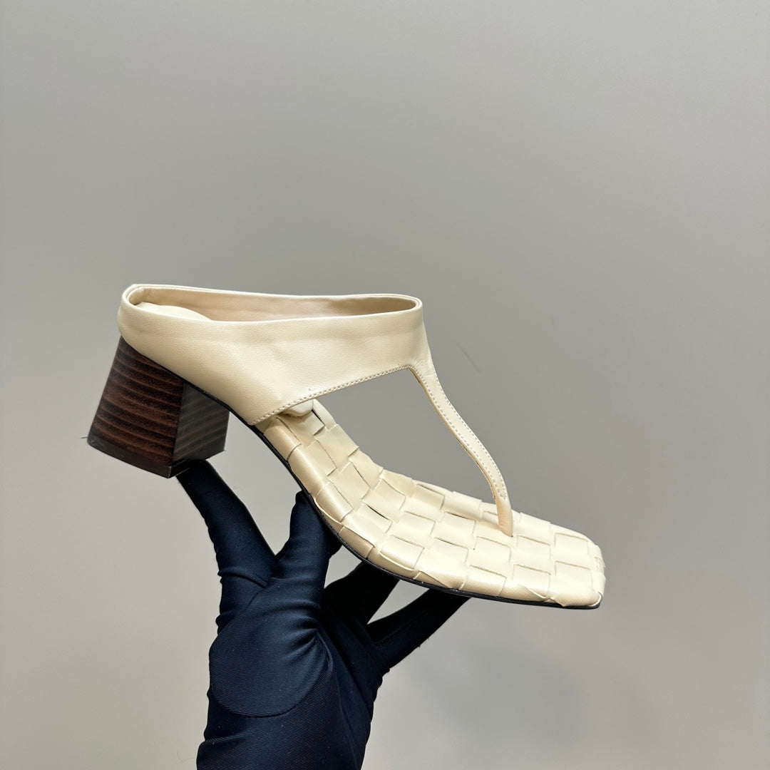 BOTTEGA VENETA MARELLA THONG IN BISQUE BEIGE LEATHER WITH SIGNATURE INTRECCIATO INSOLE 55 MM