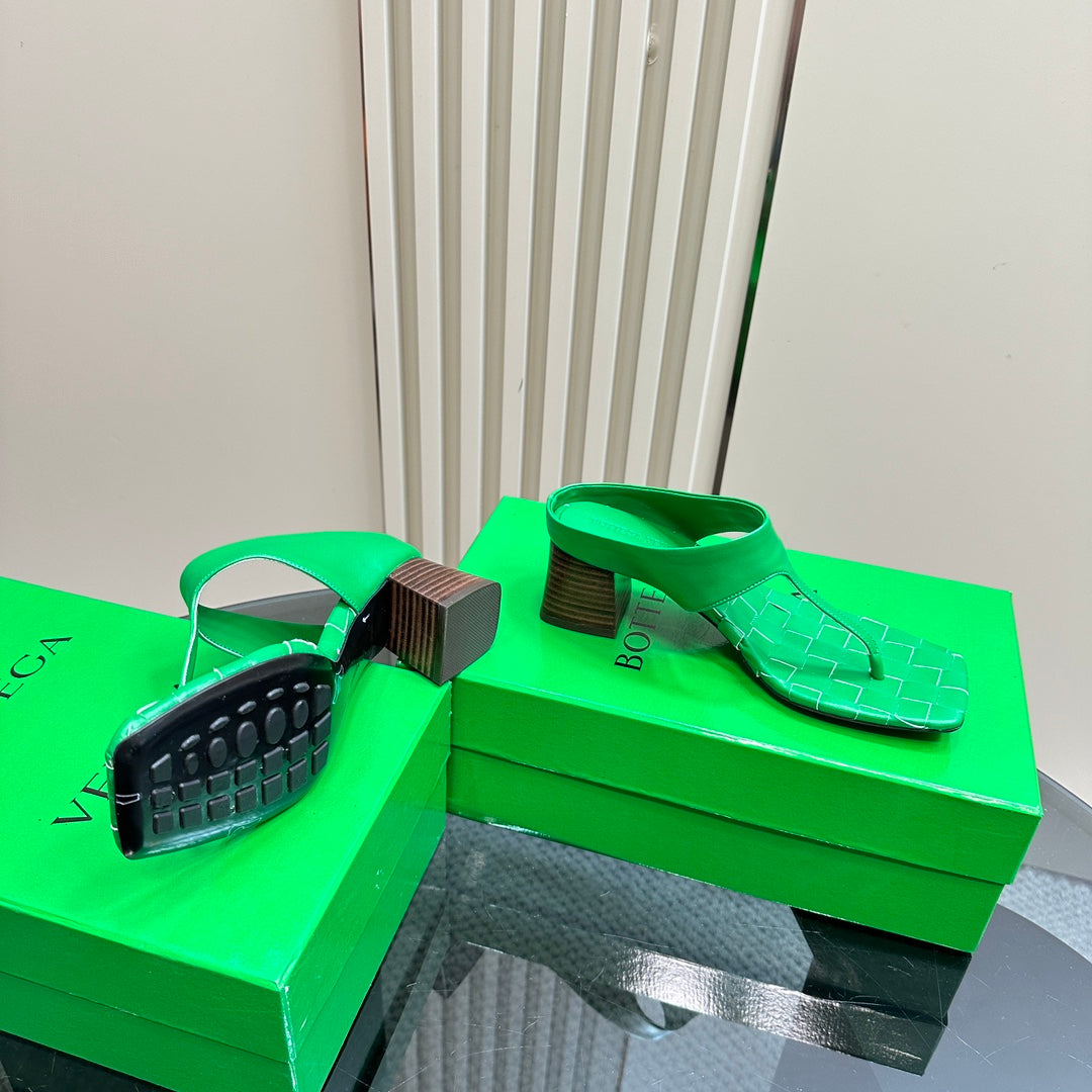BOTTEGA VENETA MARELLA THONG IN SHAMROCK GREEN LEATHER WITH SIGNATURE INTRECCIATO INSOLE 55 MM