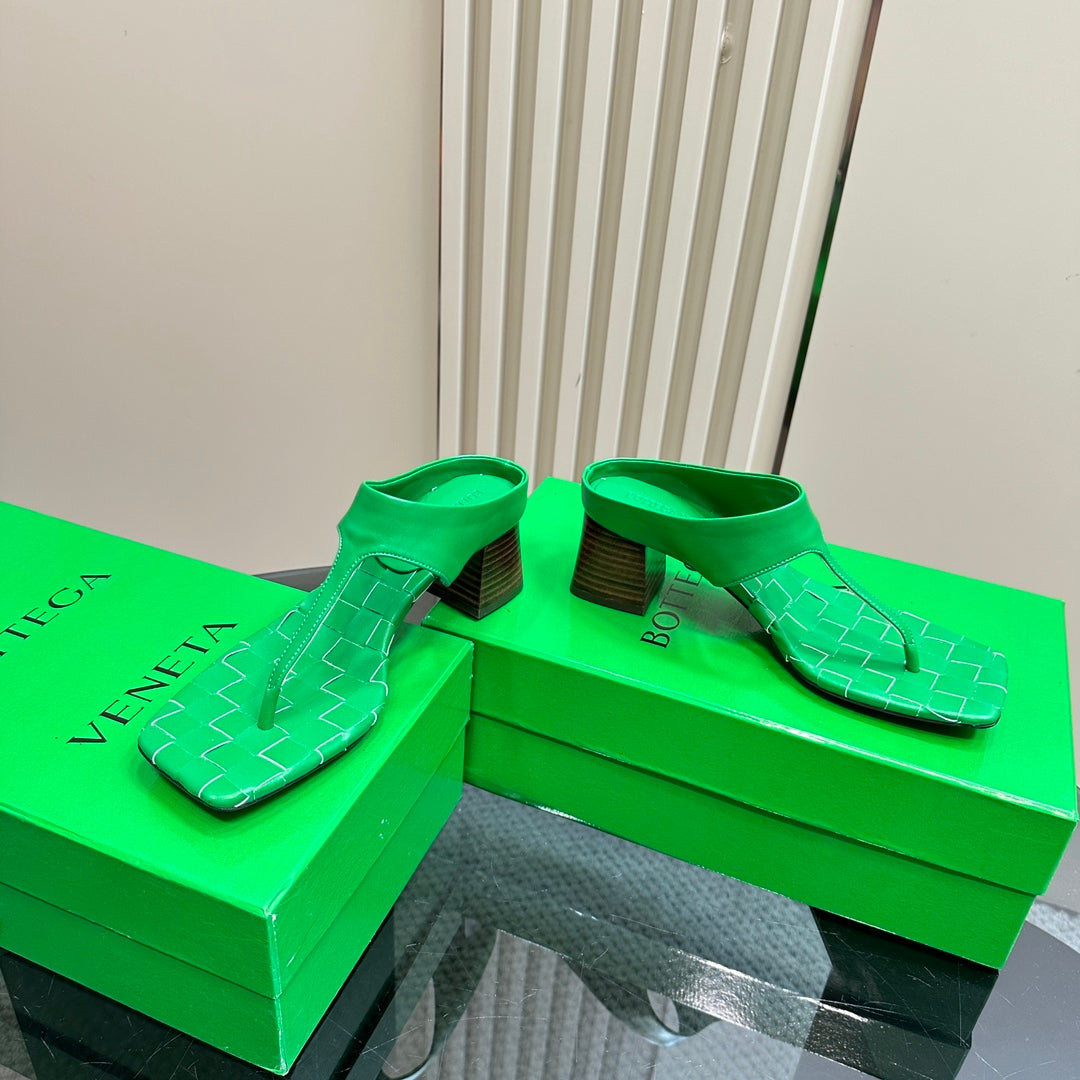 BOTTEGA VENETA MARELLA THONG IN SHAMROCK GREEN LEATHER WITH SIGNATURE INTRECCIATO INSOLE 55 MM
