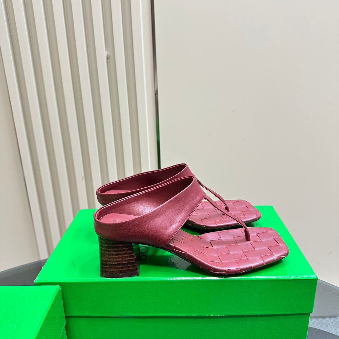 BOTTEGA VENETA MARELLA THONG IN CURRANT RED LEATHER WITH SIGNATURE INTRECCIATO INSOLE 55 MM