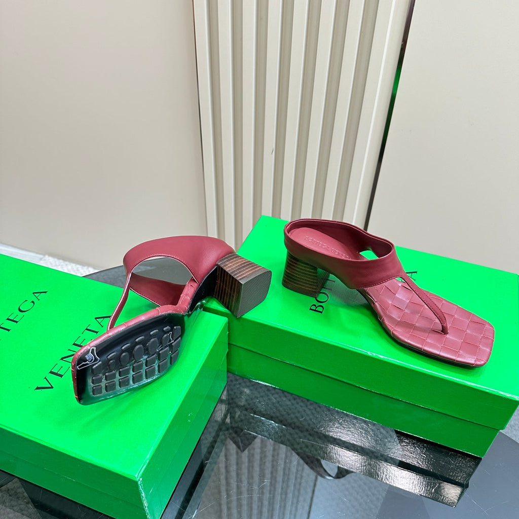 BOTTEGA VENETA MARELLA THONG IN CURRANT RED LEATHER WITH SIGNATURE INTRECCIATO INSOLE 55 MM
