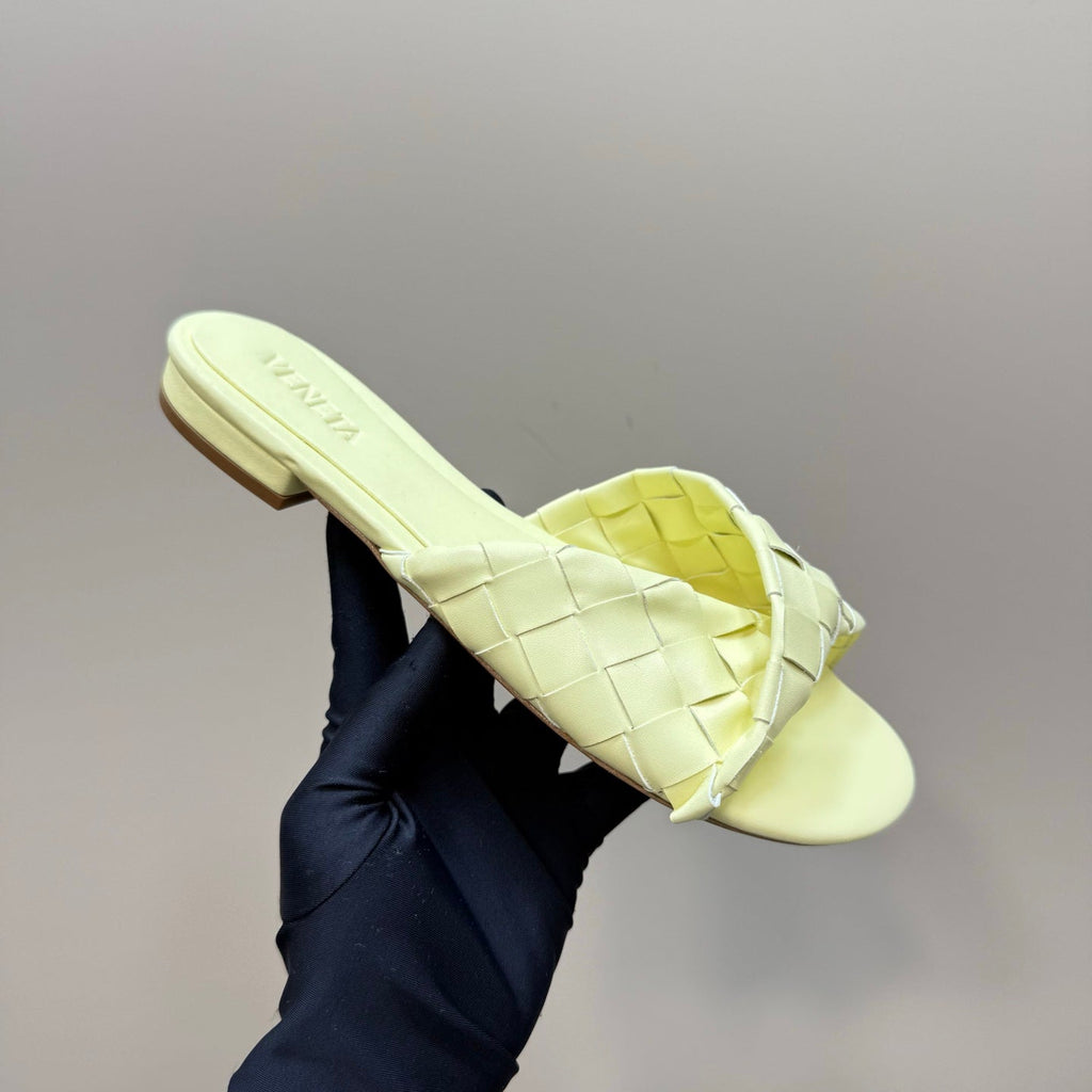 BOTTEGA VENETA BLINK FLAT MULE IN PASTEL YELLOW INTRECCIATO LEATHER