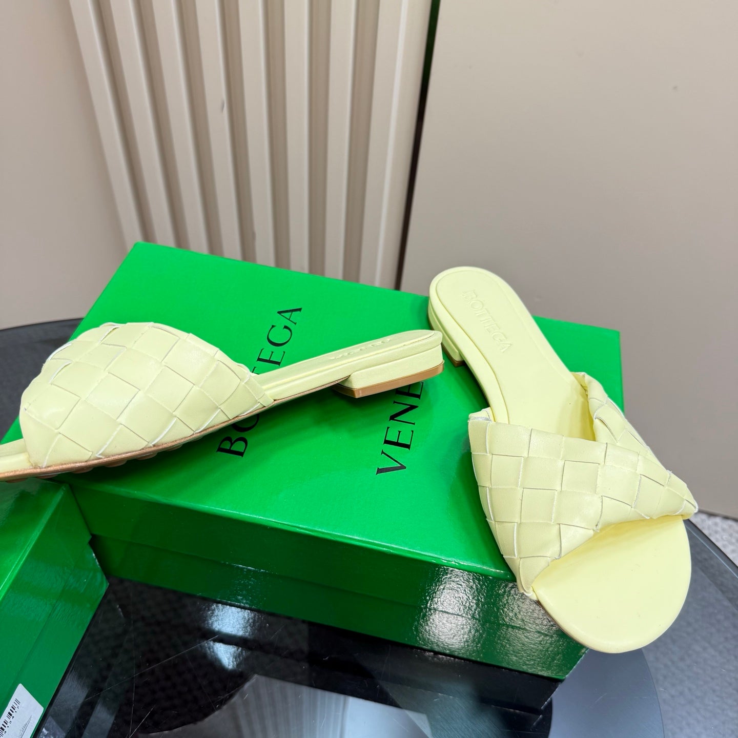 BOTTEGA VENETA BLINK FLAT MULE IN PASTEL YELLOW INTRECCIATO LEATHER