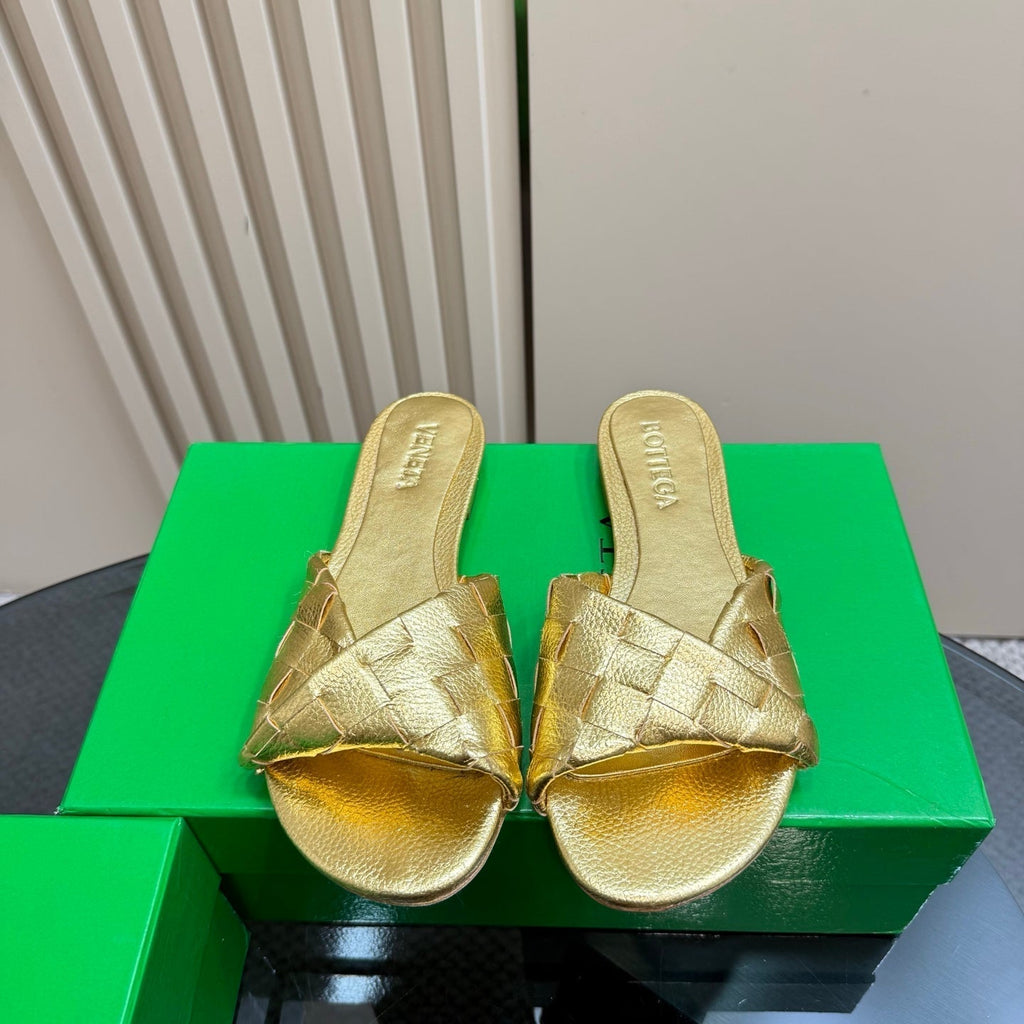 BOTTEGA VENETA BLINK FLAT MULE IN GOLD INTRECCIATO LEATHER
