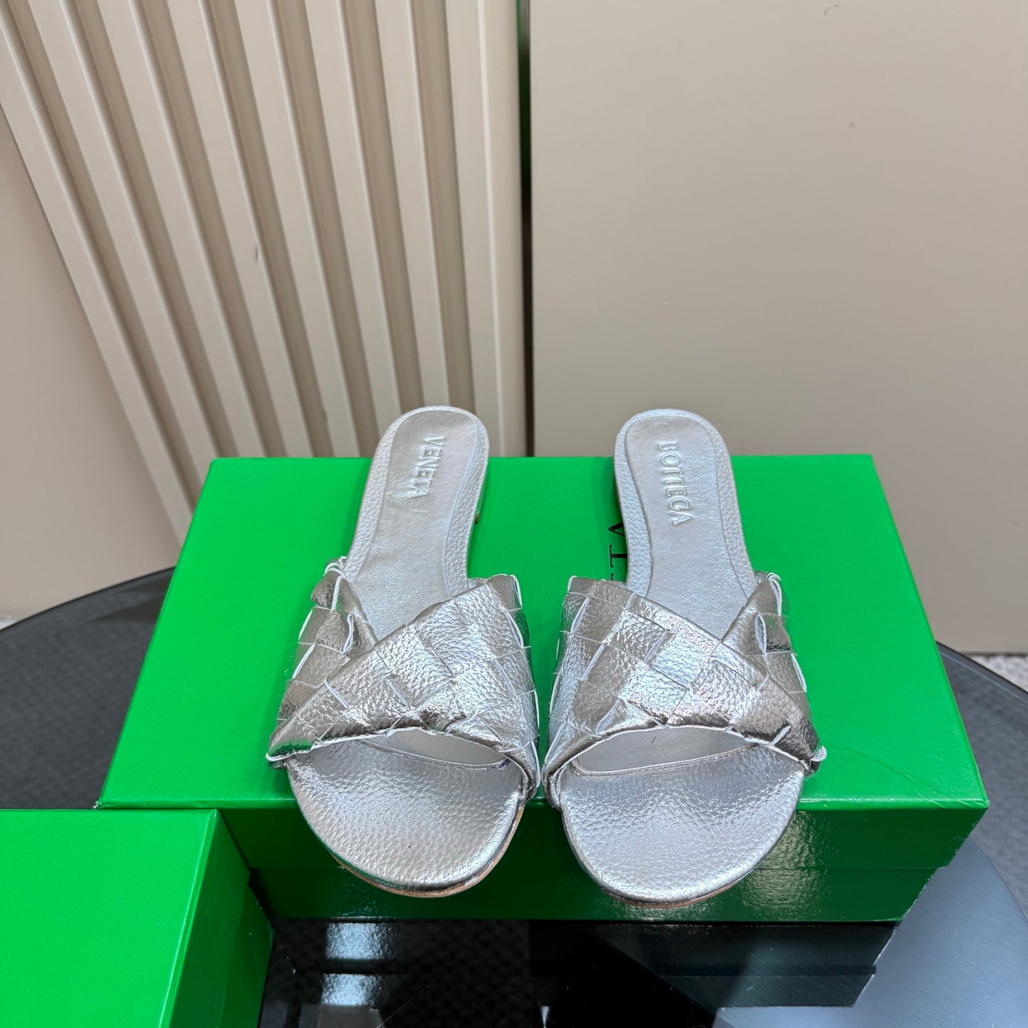 BOTTEGA VENETA BLINK FLAT MULE IN SILVER INTRECCIATO LEATHER
