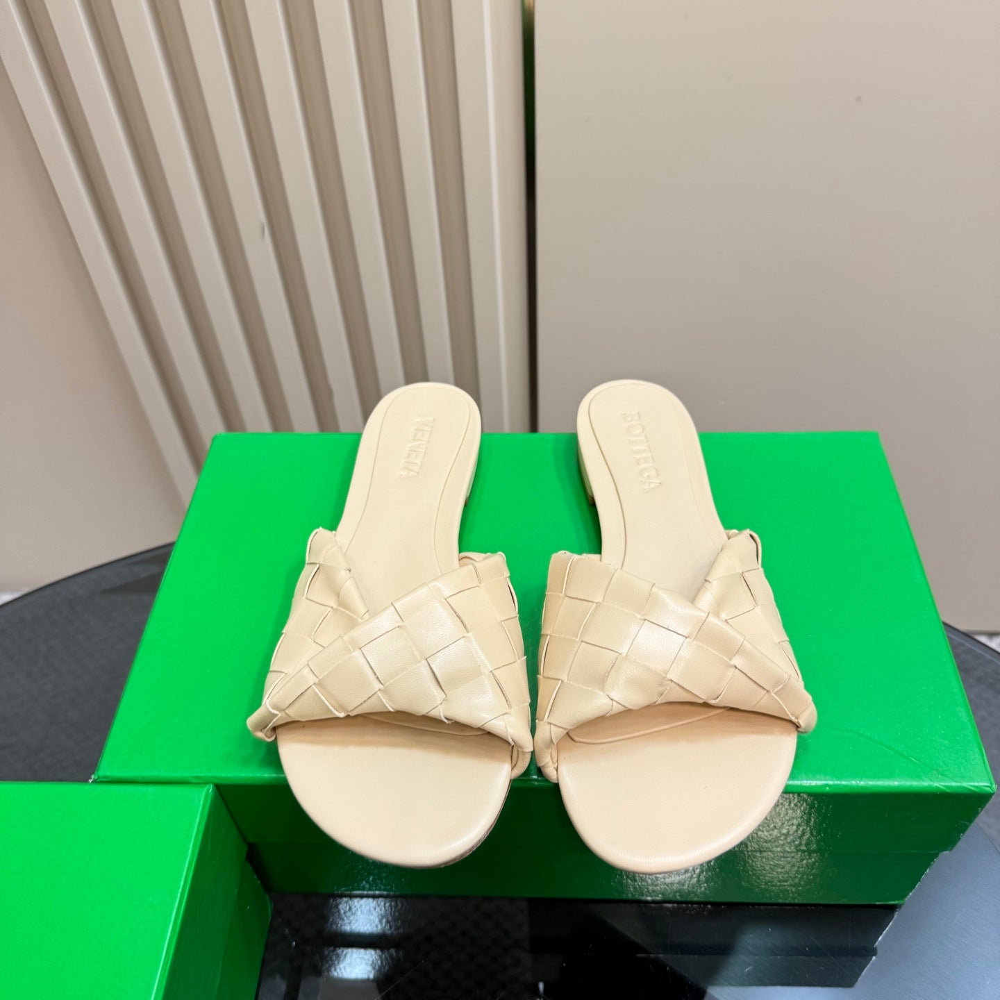 BOTTEGA VENETA BLINK FLAT MULE IN PALE YELLOW INTRECCIATO LEATHER