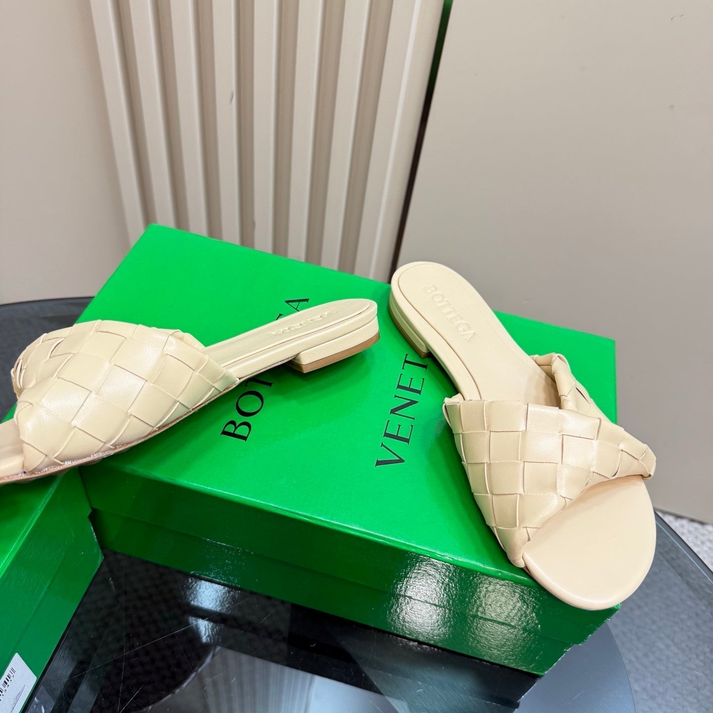 BOTTEGA VENETA BLINK FLAT MULE IN PALE YELLOW INTRECCIATO LEATHER