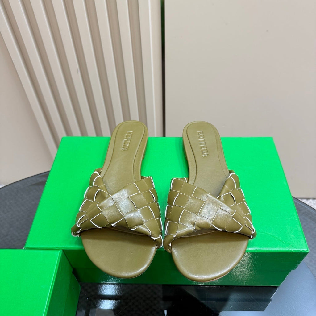BOTTEGA VENETA BLINK FLAT MULE IN OLIVE GREEN INTRECCIATO LEATHER