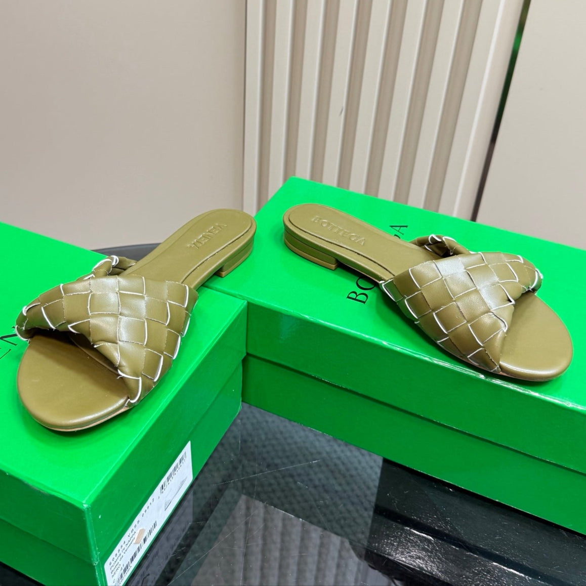 BOTTEGA VENETA BLINK FLAT MULE IN OLIVE GREEN INTRECCIATO LEATHER
