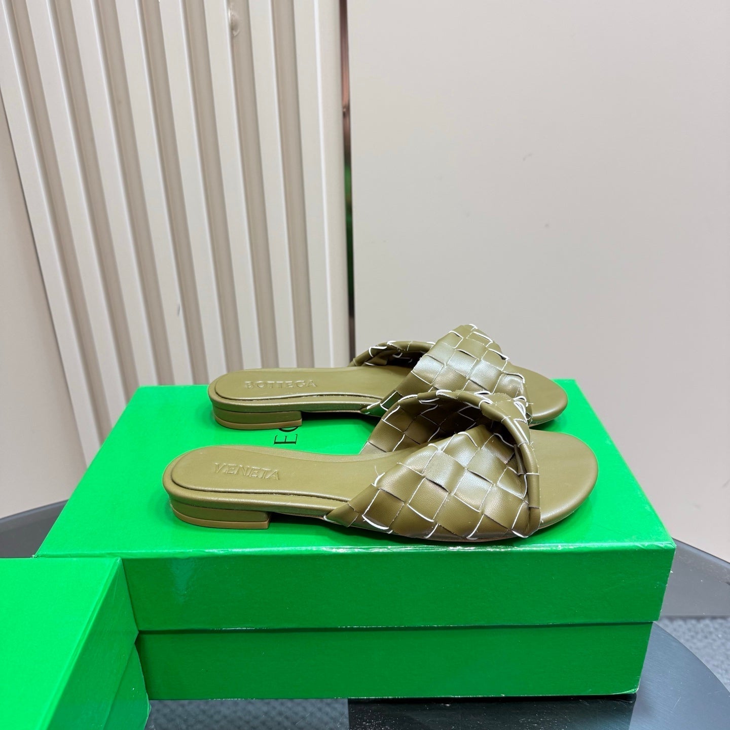 BOTTEGA VENETA BLINK FLAT MULE IN OLIVE GREEN INTRECCIATO LEATHER