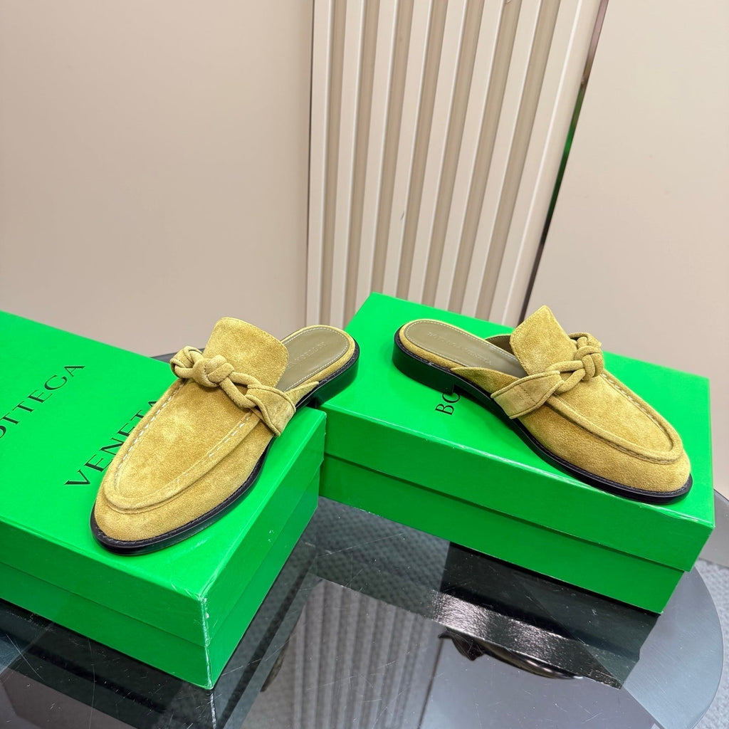 BOTTEGA VENETA ASTAIRE MULE IN OLIVE GREEN SUEDE