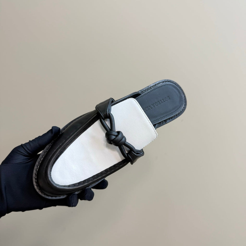 BOTTEGA VENETA ASTAIRE MULE IN WHITE MIX BLACK CALFSKIN