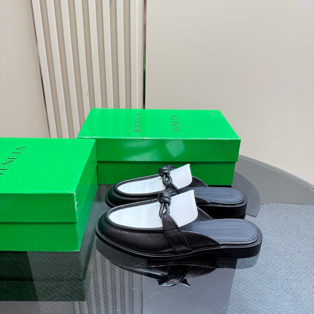 BOTTEGA VENETA ASTAIRE MULE IN WHITE MIX BLACK CALFSKIN