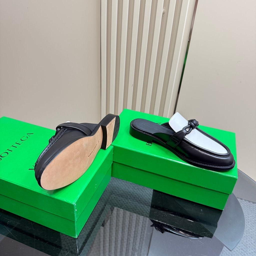 BOTTEGA VENETA ASTAIRE MULE IN WHITE MIX BLACK CALFSKIN