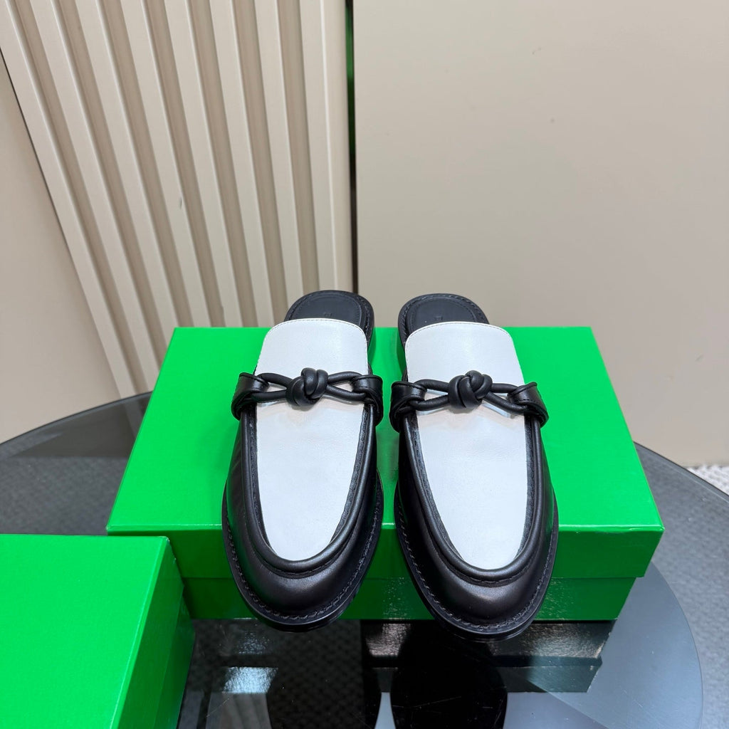 BOTTEGA VENETA ASTAIRE MULE IN WHITE MIX BLACK CALFSKIN