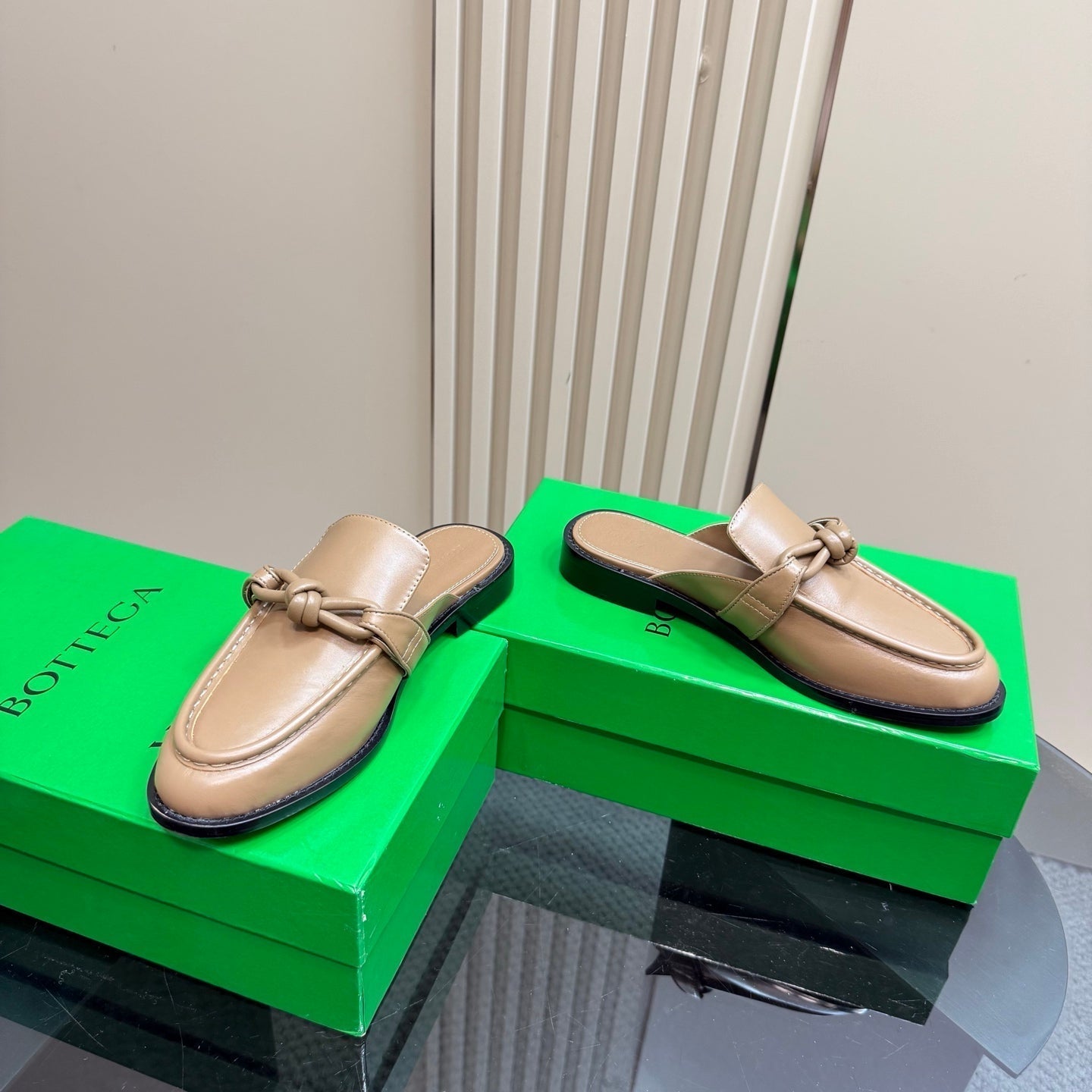 BOTTEGA VENETA ASTAIRE MULE IN LIGHT BROWN CALFSKIN