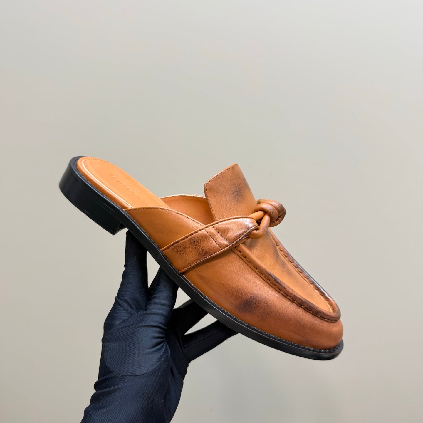 BOTTEGA VENETA ASTAIRE MULE IN CINNAMON BROWN CALFSKIN