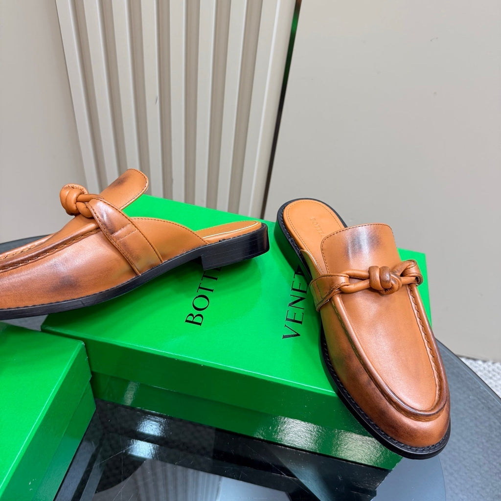 BOTTEGA VENETA ASTAIRE MULE IN CINNAMON BROWN CALFSKIN