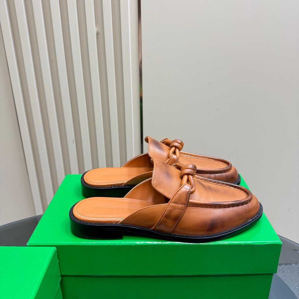 BOTTEGA VENETA ASTAIRE MULE IN CINNAMON BROWN CALFSKIN