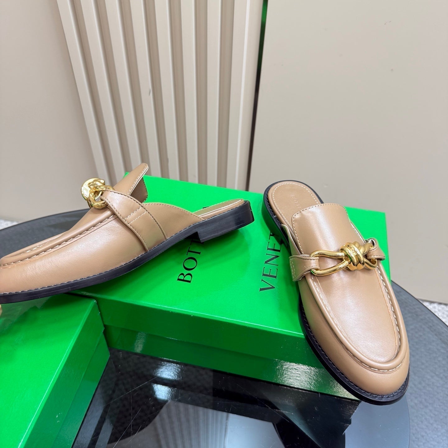 BOTTEGA VENETA ASTAIRE MULE IN LIGHT BROWN CALFSKIN WITH GOLD HARDWARE