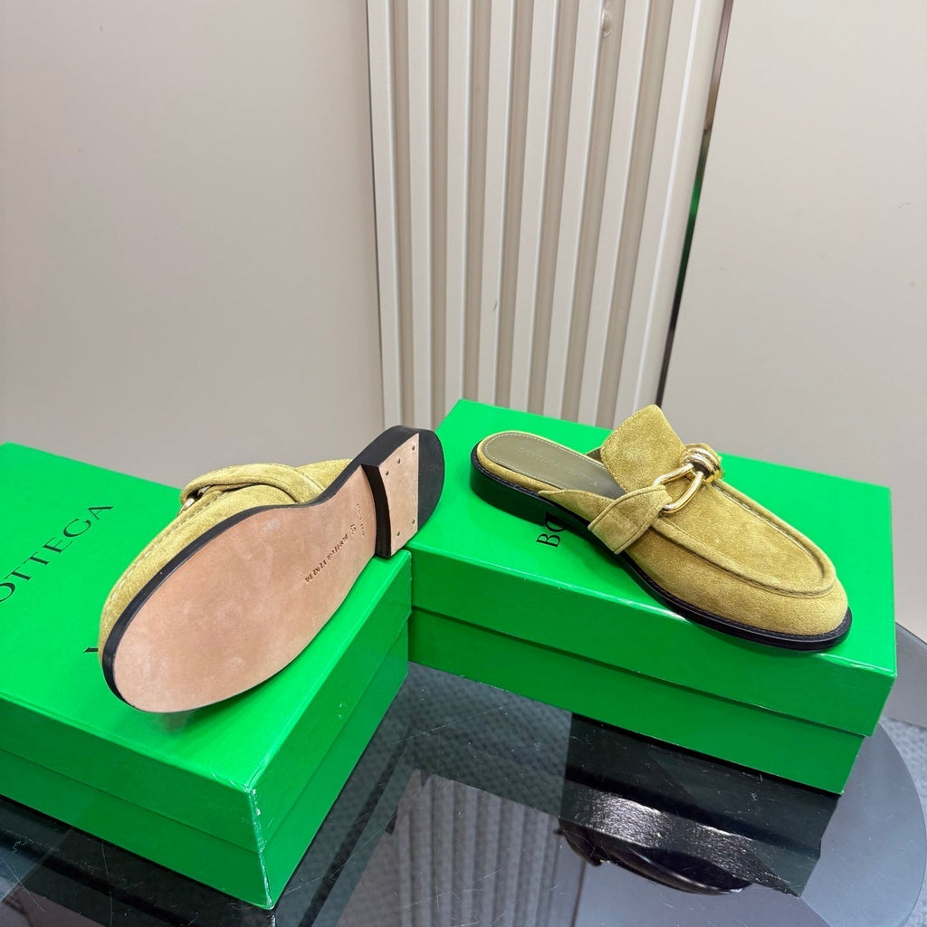 BOTTEGA VENETA ASTAIRE MULE IN OLIVE GREEN SUEDE WITH GOLD HARDWARE