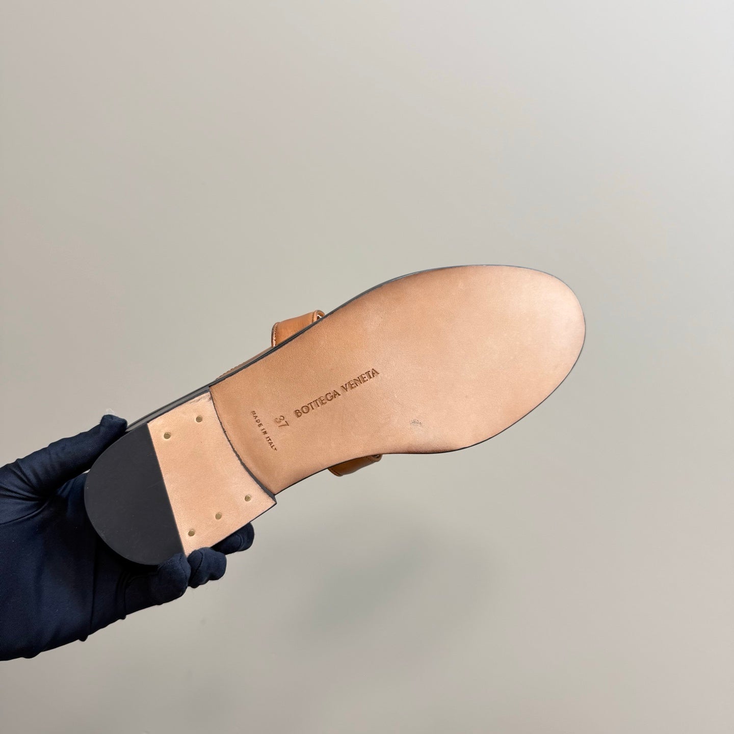 BOTTEGA VENETA ASTAIRE MULE IN CINNAMON BROWN CALFSKIN WITH GOLD HARDWARE