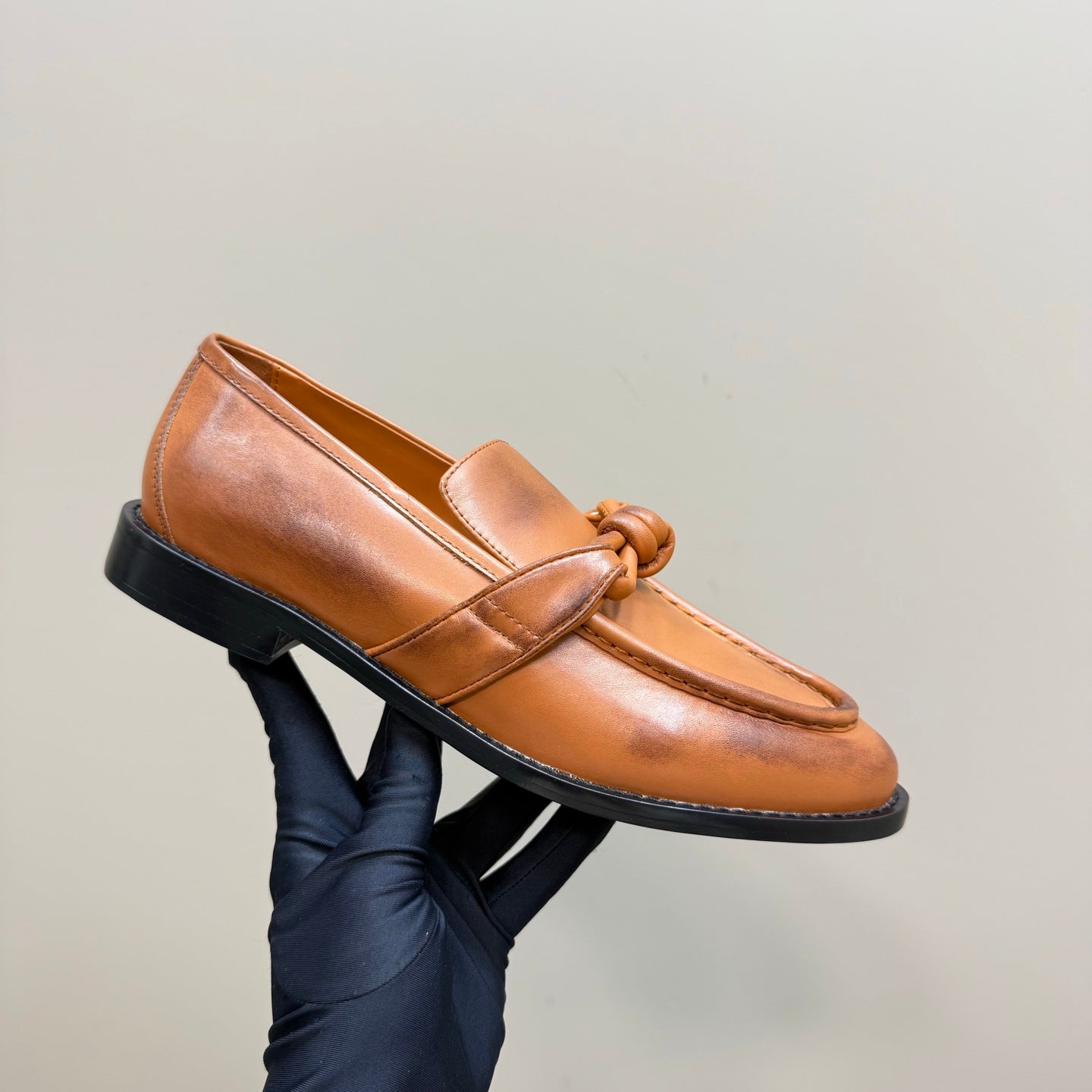 BOTTEGA VENETA ASTAIRE LOAFER IN CINNAMON BROWN CALFSKIN