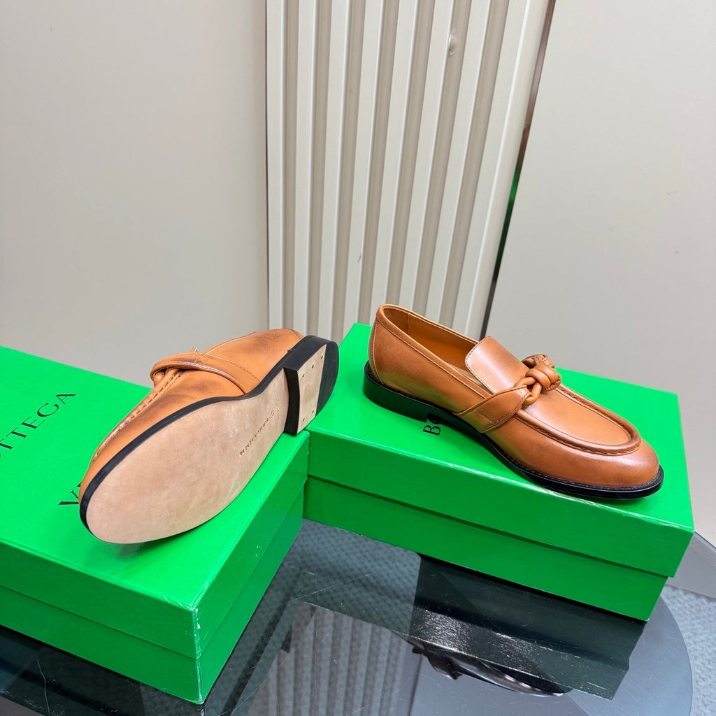 BOTTEGA VENETA ASTAIRE LOAFER IN CINNAMON BROWN CALFSKIN