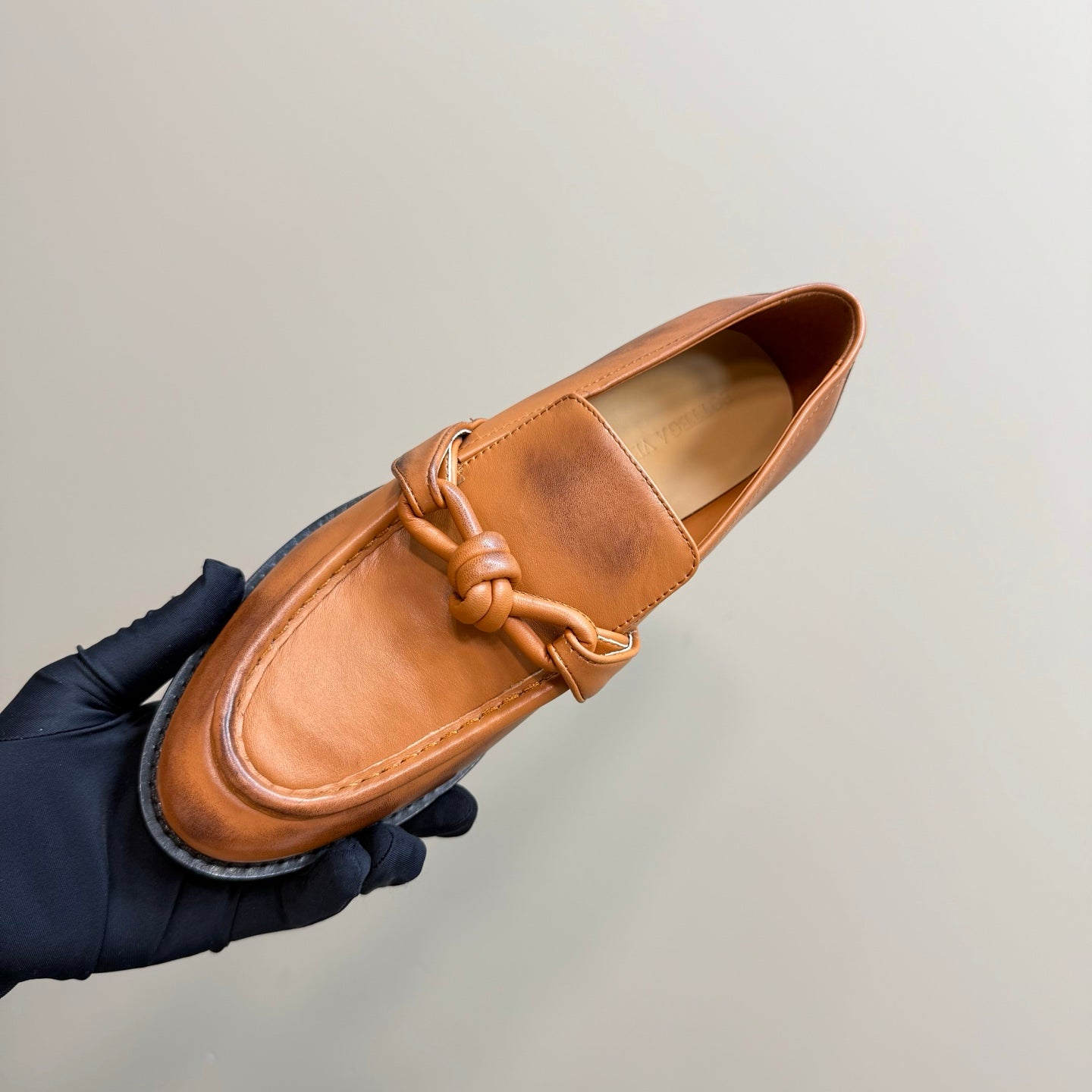 BOTTEGA VENETA ASTAIRE LOAFER IN CINNAMON BROWN CALFSKIN
