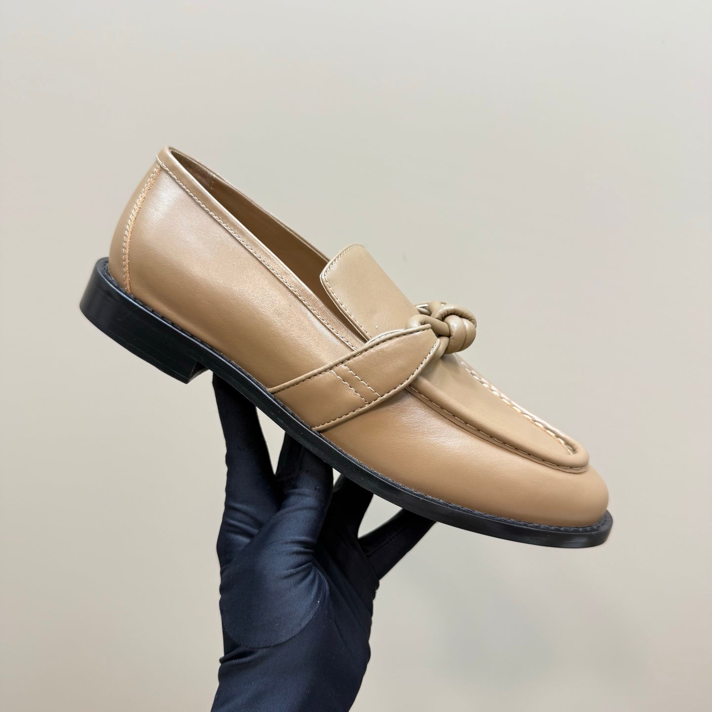 BOTTEGA VENETA ASTAIRE LOAFER IN LIGHT BROWN CALFSKIN