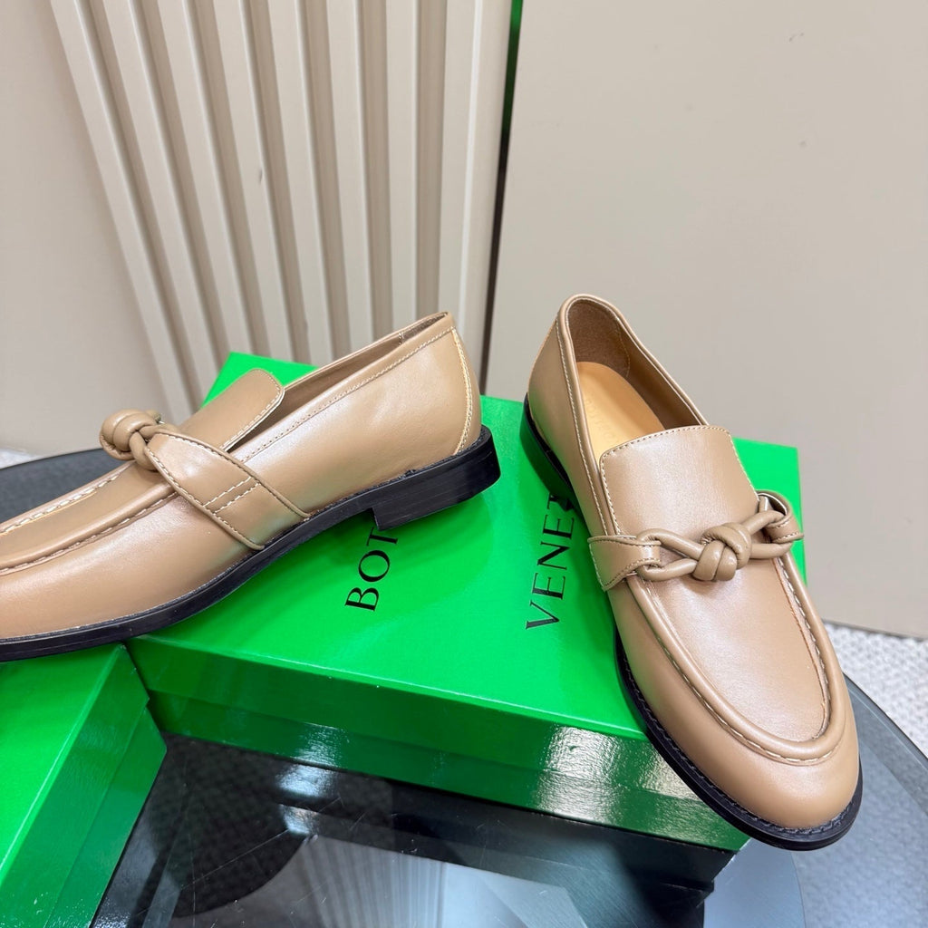 BOTTEGA VENETA ASTAIRE LOAFER IN LIGHT BROWN CALFSKIN
