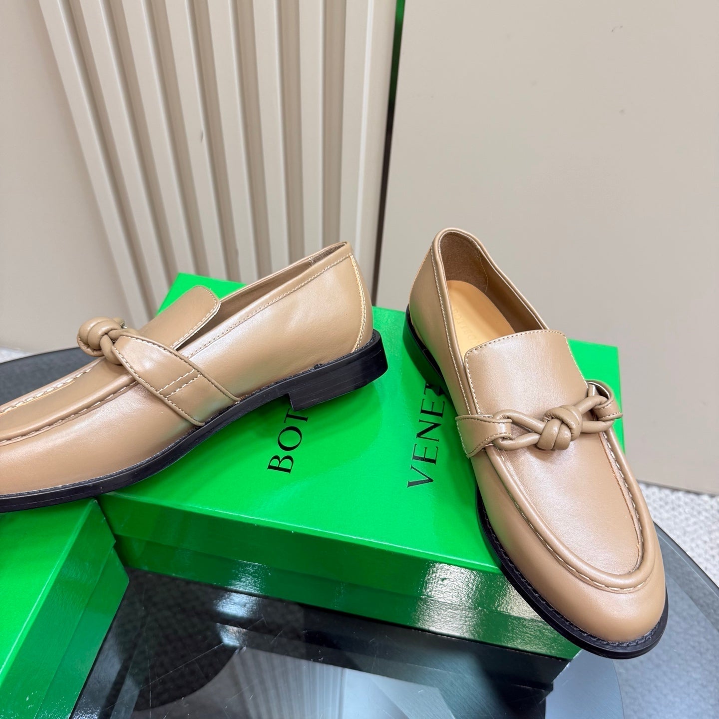 BOTTEGA VENETA ASTAIRE LOAFER IN LIGHT BROWN CALFSKIN